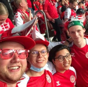 Vi var heldige at vinde billetter til Danmark-Rusland, da der var EM i herrefodbold i Parken.